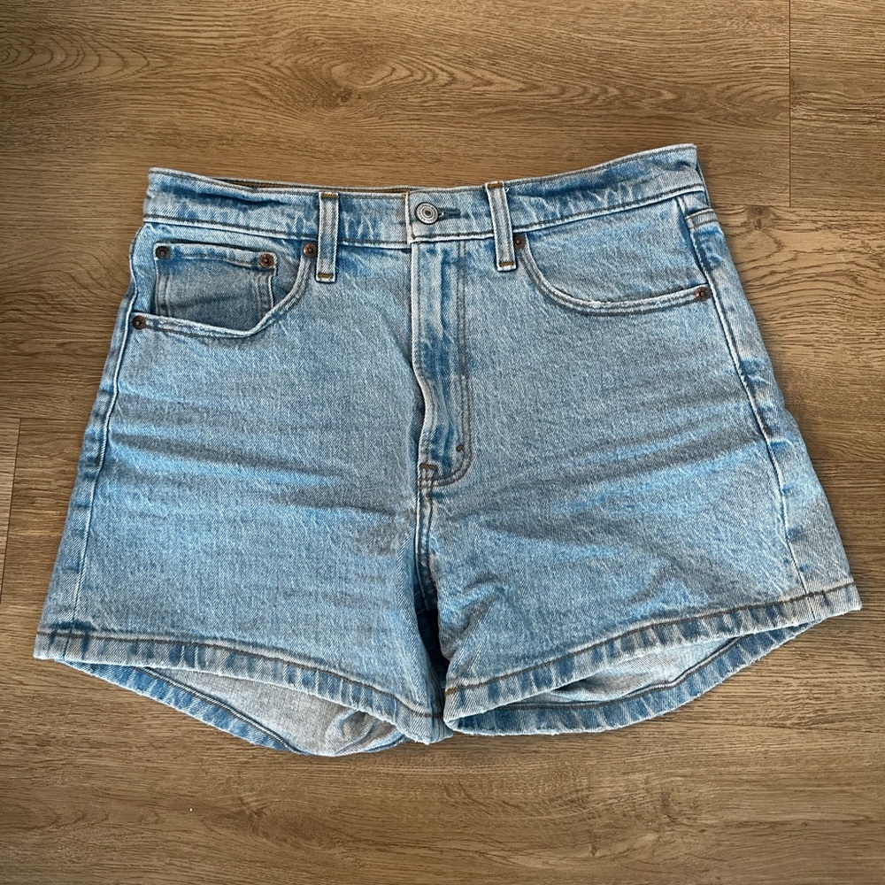 Abercrombie & Fitch 4” Mom Short